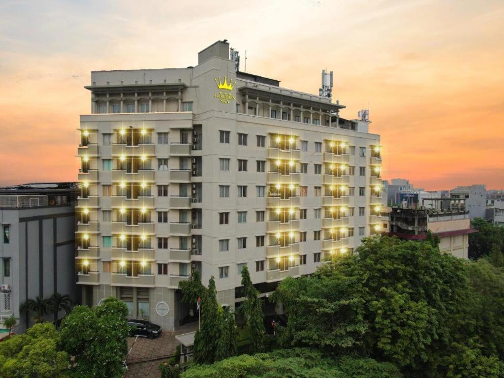 Hotel Golden Sky Pluit Jakarta Luaran gambar