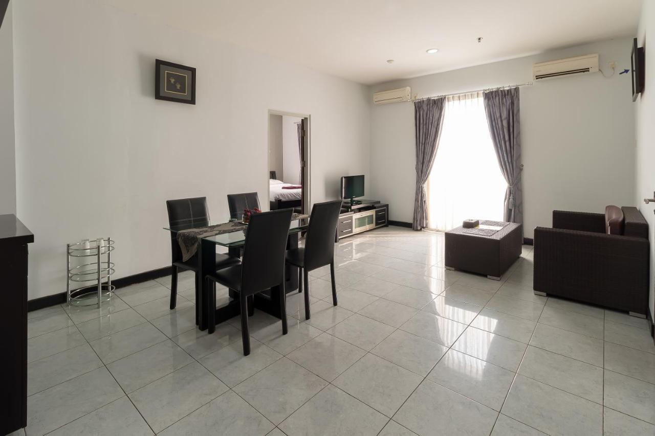 Hotel Golden Sky Pluit Jakarta Luaran gambar