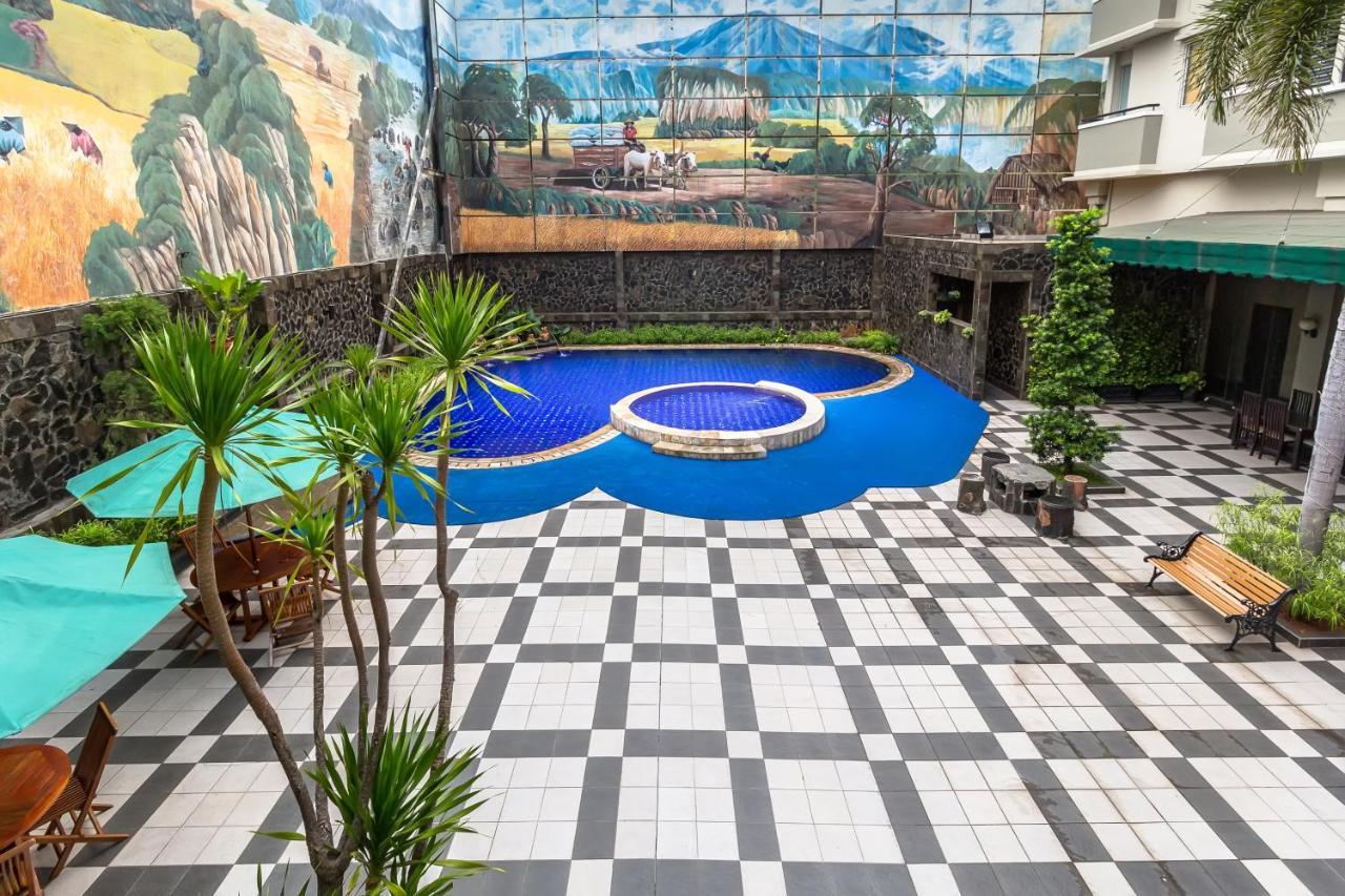 Hotel Golden Sky Pluit Jakarta Luaran gambar