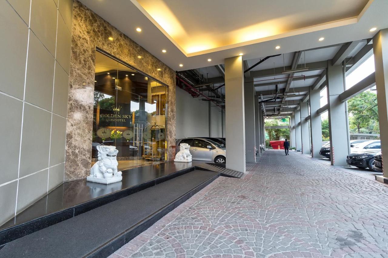 Hotel Golden Sky Pluit Jakarta Luaran gambar